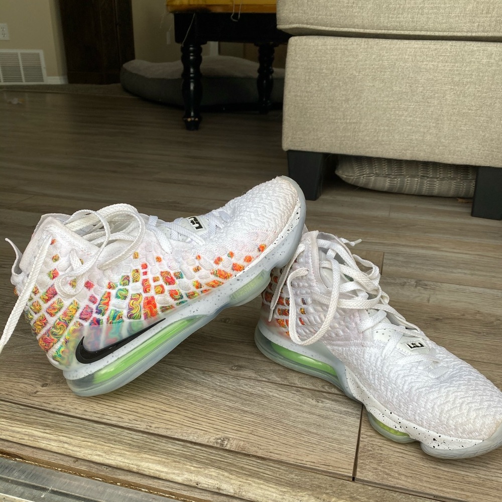 Lebron James XVII Basketball Shoes